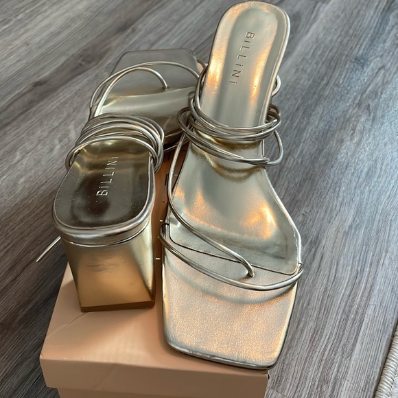 Lulu’s Gold Metallic Heels - Picture 2 of 5